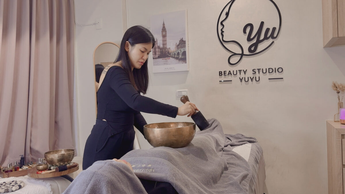 頌缽放在身體上spa